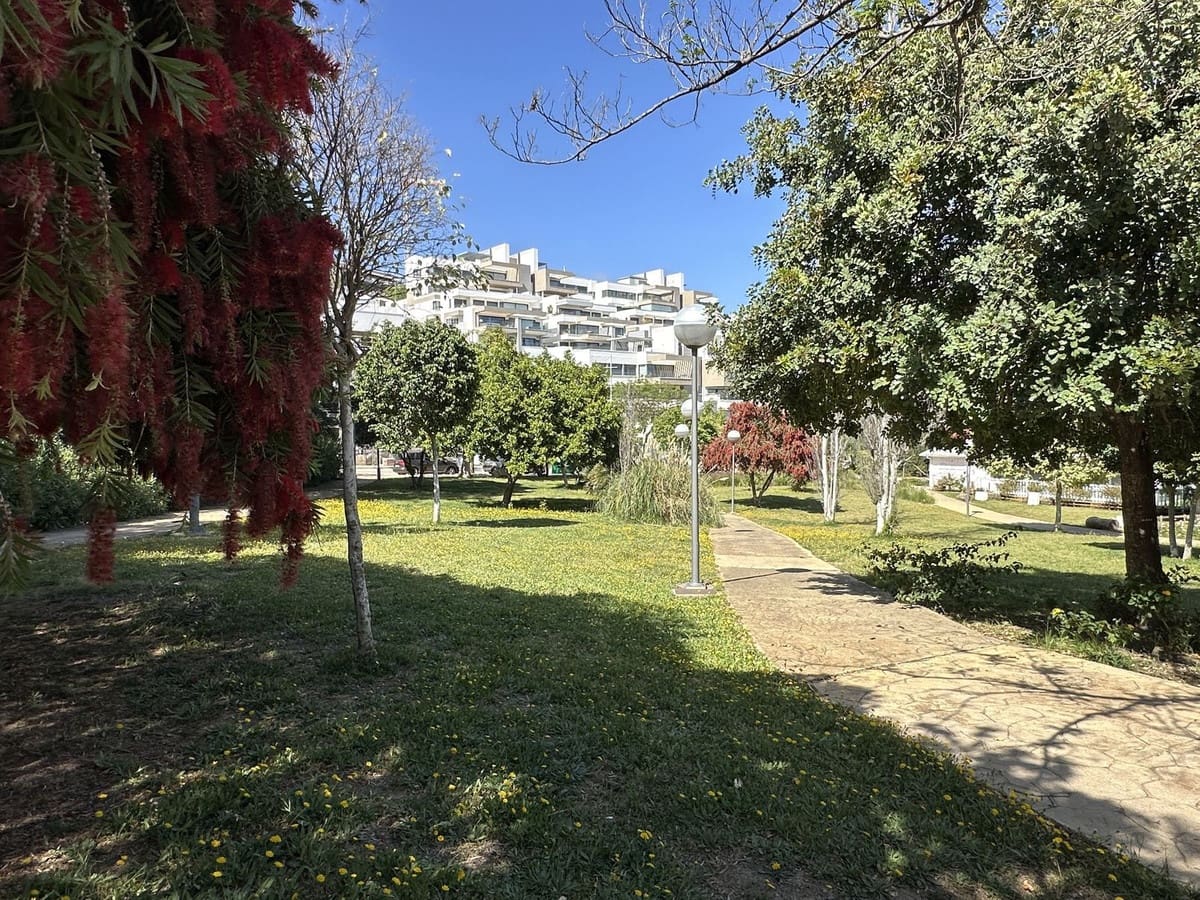 4 bedroom Apartment for sale in Estepona - € 1,250,000 (Ref: 9806034)