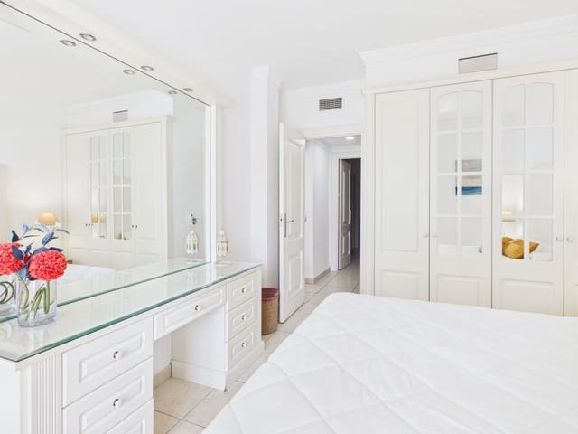 2 bedroom Apartment for sale in La Quinta, Benahavís - € 410,000 (Ref: 9819840)