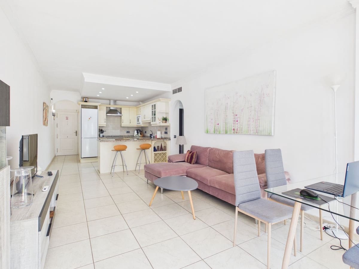 Apartamento de 2 habitaciones en La Quinta en venta - 410.000 € (Ref: 9819840)