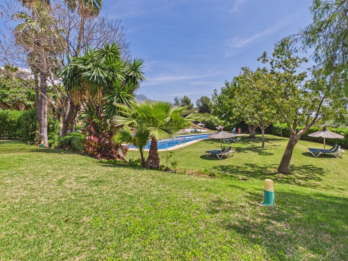 Apartamento de 2 habitaciones en La Quinta en venta - 410.000 € (Ref: 9819840)