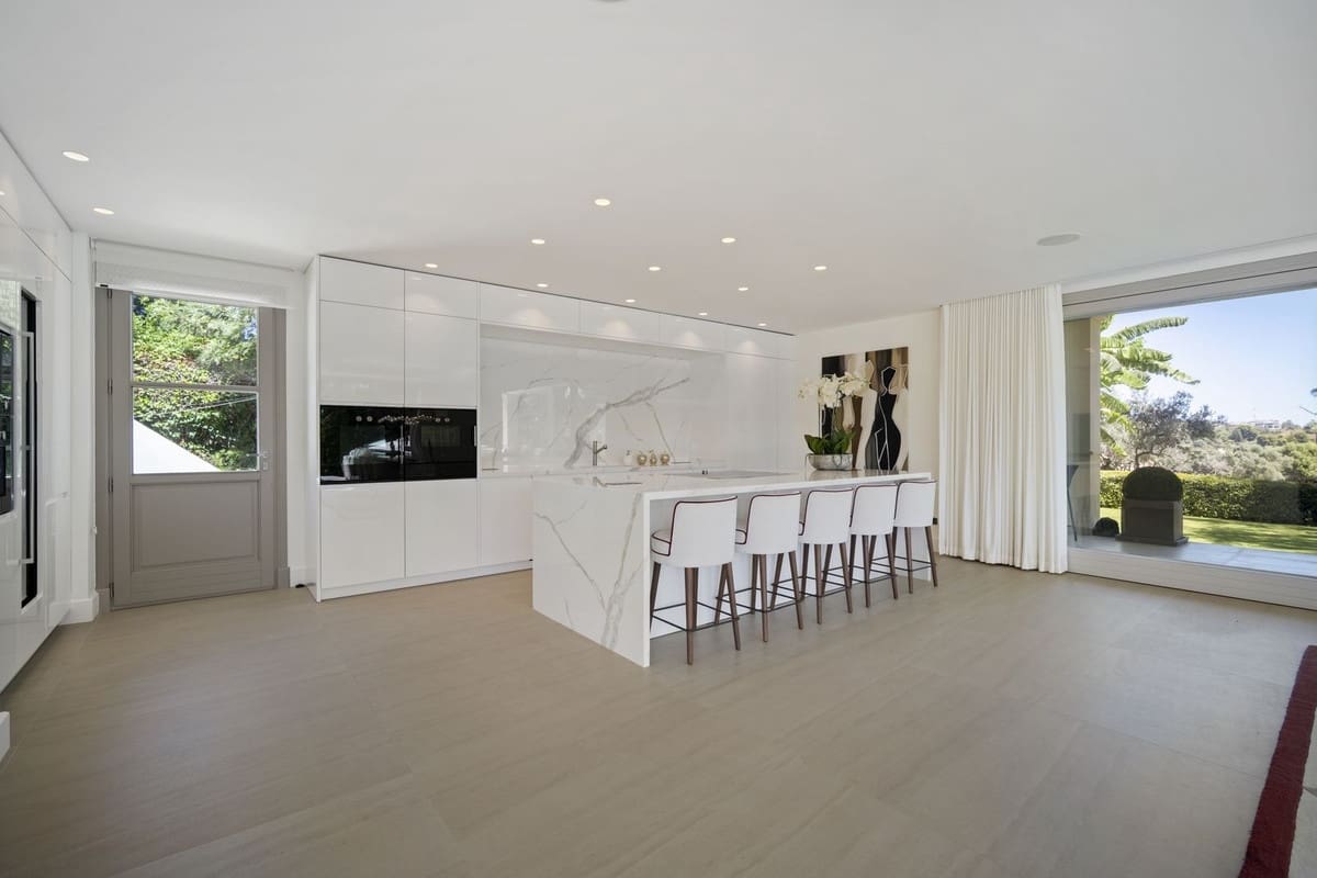 6 bedroom Villa for sale in Marbella - € 10,395,000 (Ref: 9830605)
