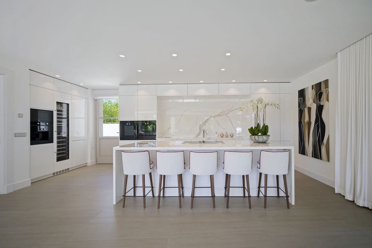 6 bedroom Villa for sale in Marbella - € 10,395,000 (Ref: 9830605)