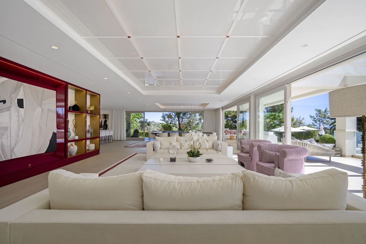 6 bedroom Villa for sale in Marbella - € 10,395,000 (Ref: 9830605)
