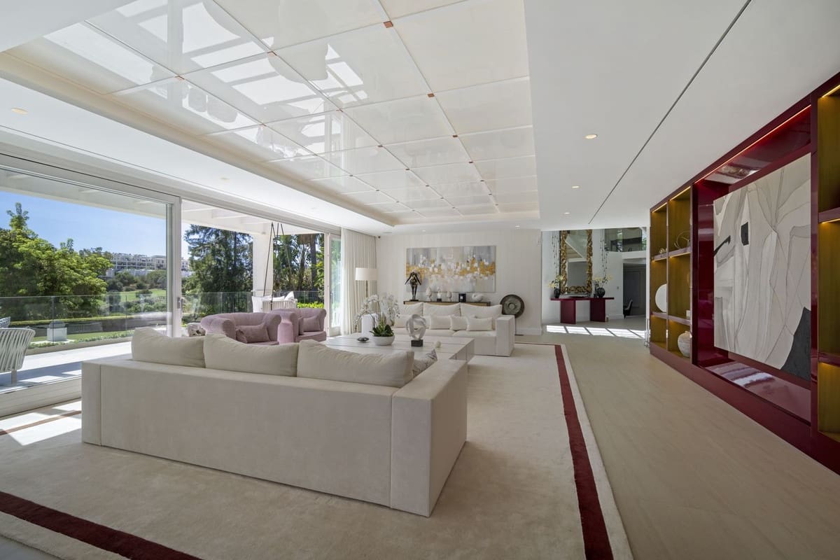 6 bedroom Villa for sale in Marbella - € 10,395,000 (Ref: 9830605)