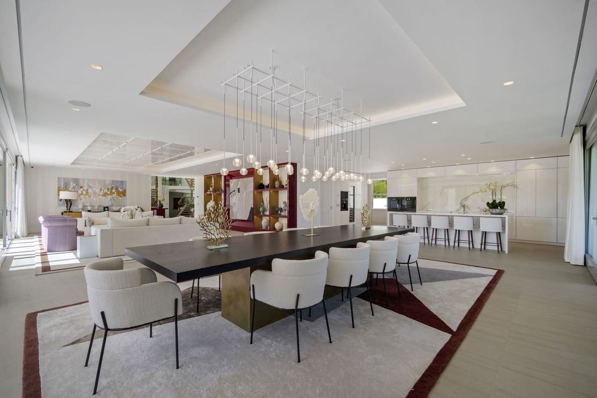 6 bedroom Villa for sale in Marbella - € 10,395,000 (Ref: 9830605)