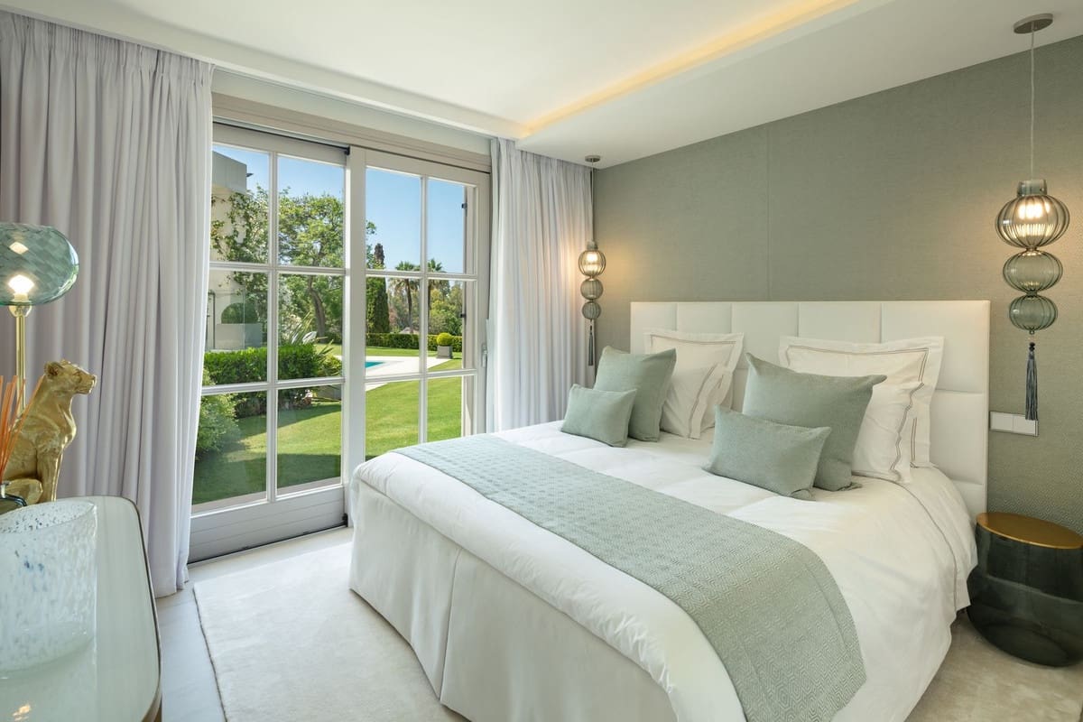 6 bedroom Villa for sale in Marbella - € 10,395,000 (Ref: 9830605)