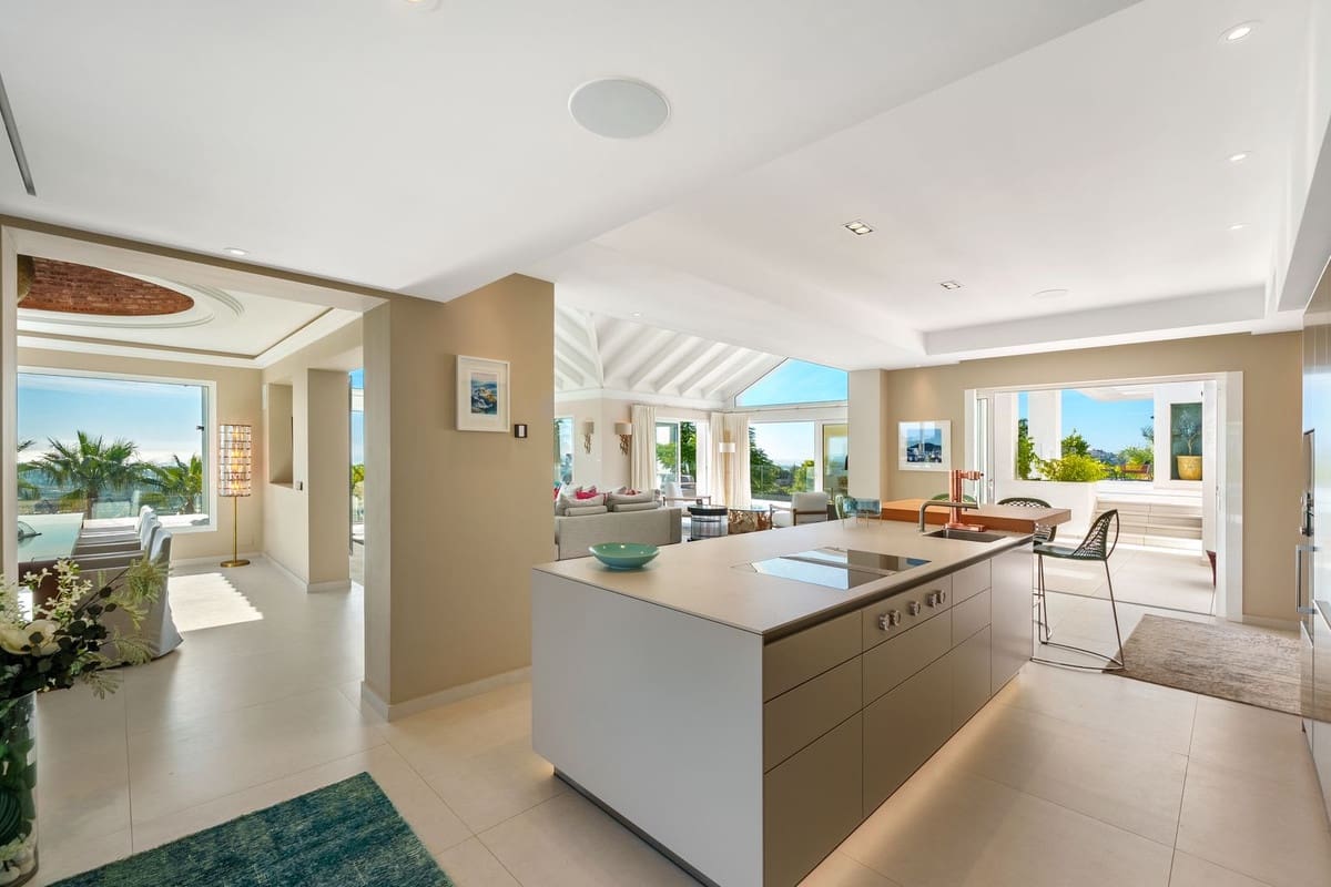 9 bedroom Villa for sale in Benahavis - € 8,250,000 (Ref: 9833196)