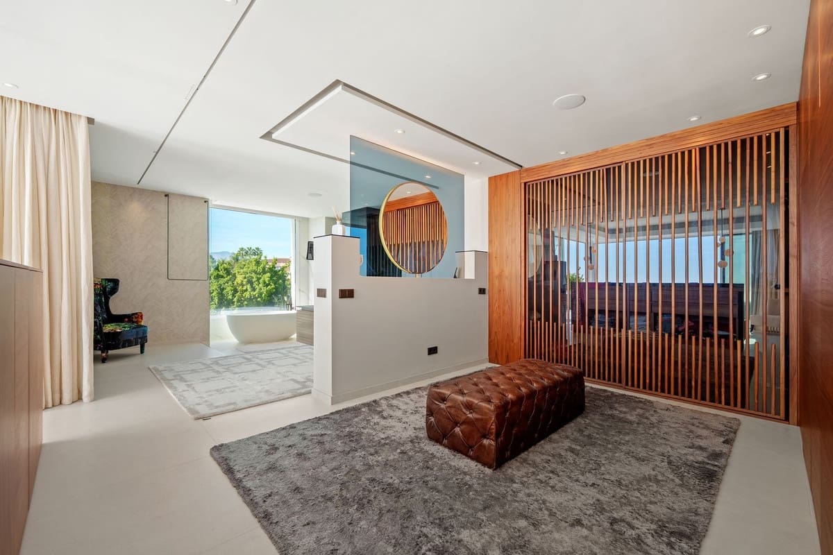 9 bedroom Villa for sale in Benahavis - € 8,250,000 (Ref: 9833196)