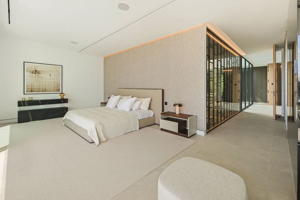 3 bedroom Villa for sale in Golden Mile - € 6,300,000 (Ref: 9835146)