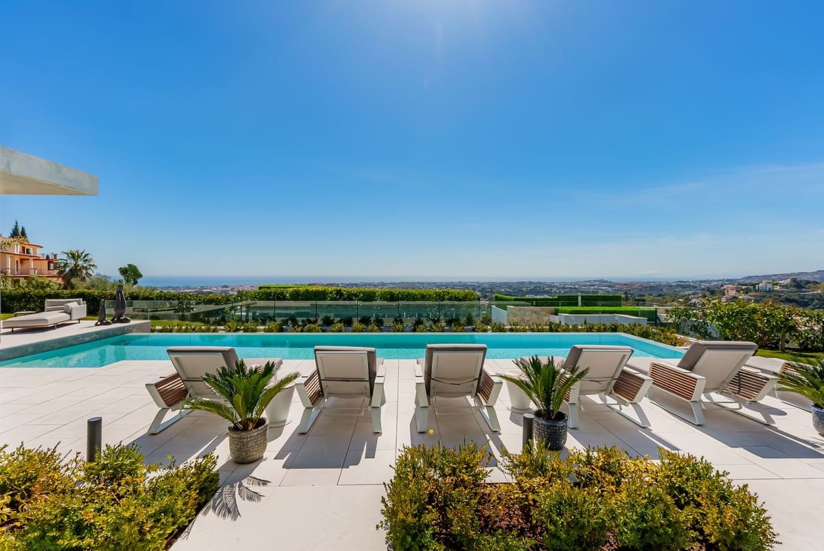 8 bedroom Villa for sale in Benahavis - € 18,650,000 (Ref: 9835148)