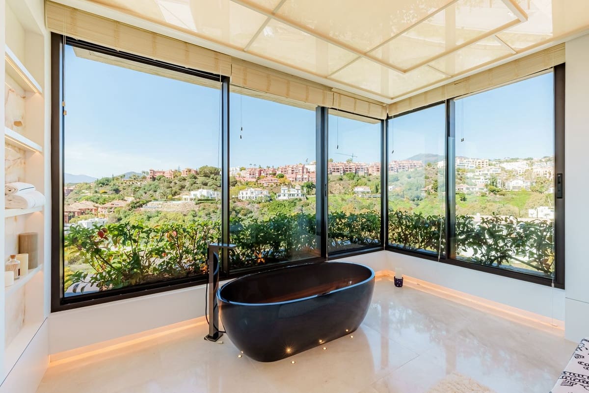8 bedroom Villa for sale in Benahavis - € 18,650,000 (Ref: 9835148)
