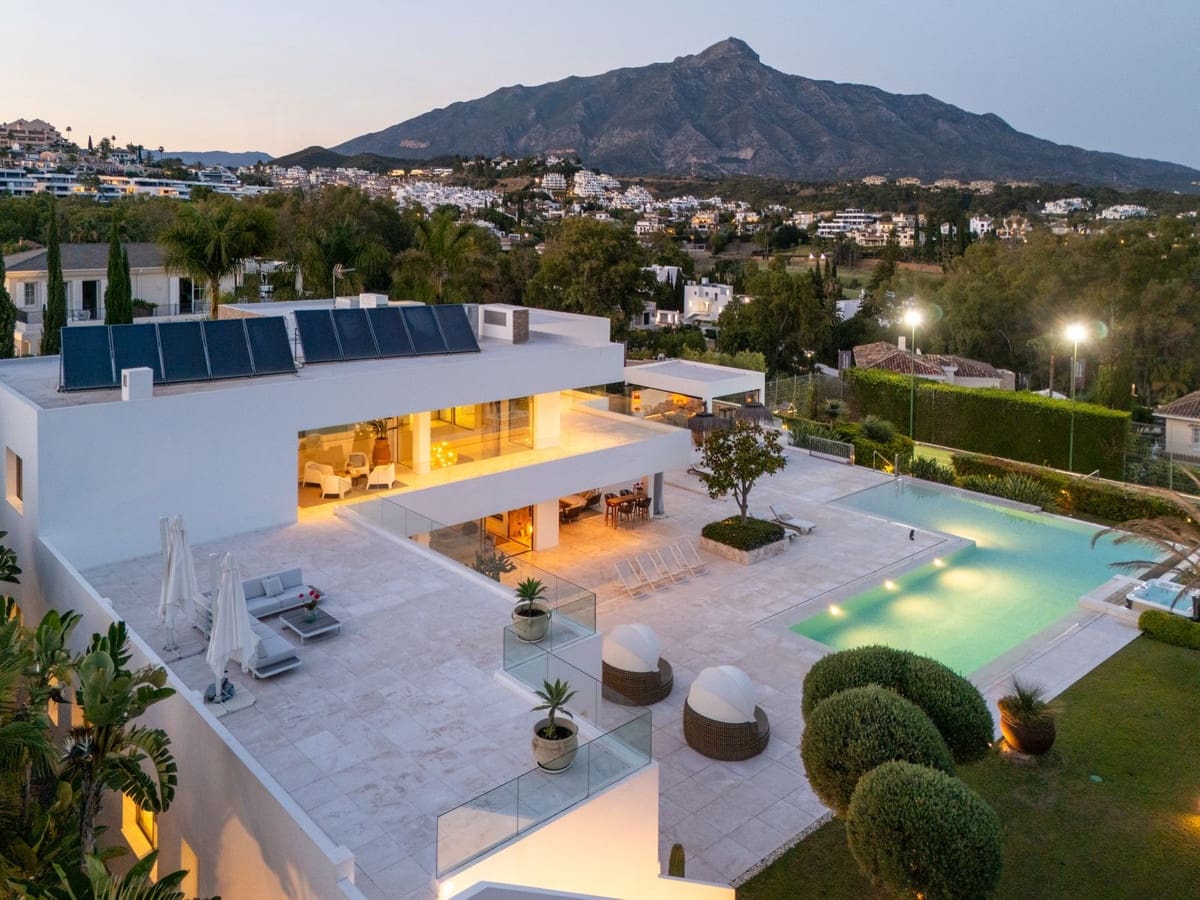 7 quarto Moradia para venda em Nueva Andalucia - 7 950 000 € (Ref: 9848967)
