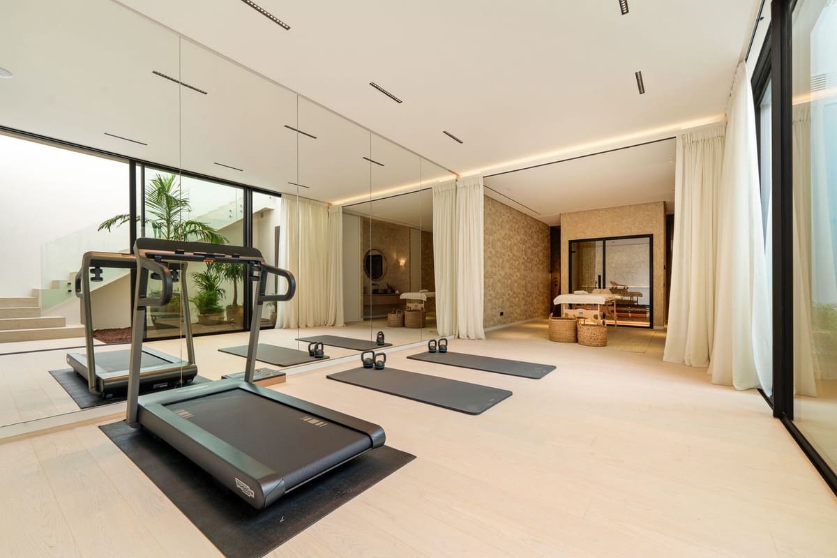 5 bedroom Villa for sale in Golden Mile - € 5,995,000 (Ref: 9848975)