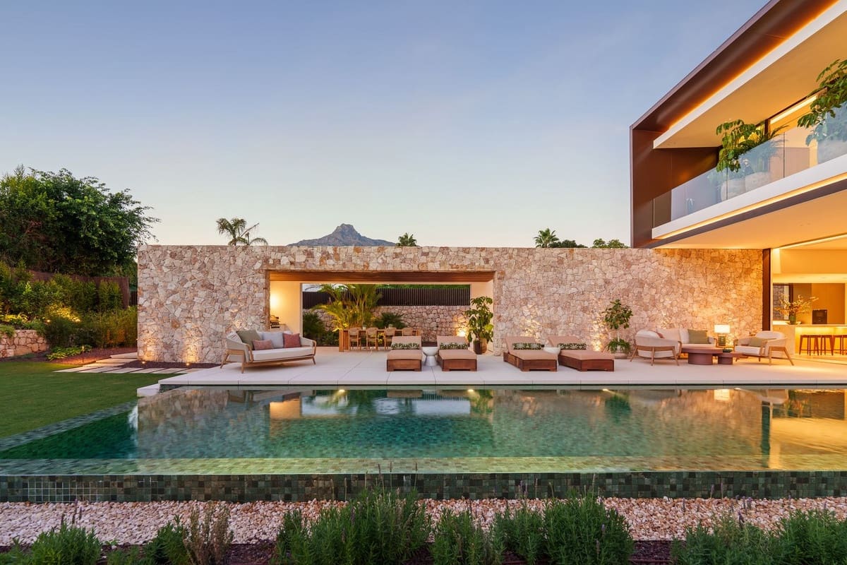5 bedroom Villa for sale in Golden Mile - € 5,995,000 (Ref: 9848975)