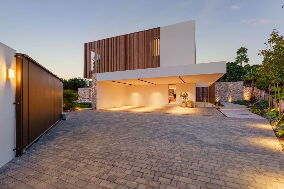 5 bedroom Villa for sale in Golden Mile - € 5,995,000 (Ref: 9848975)