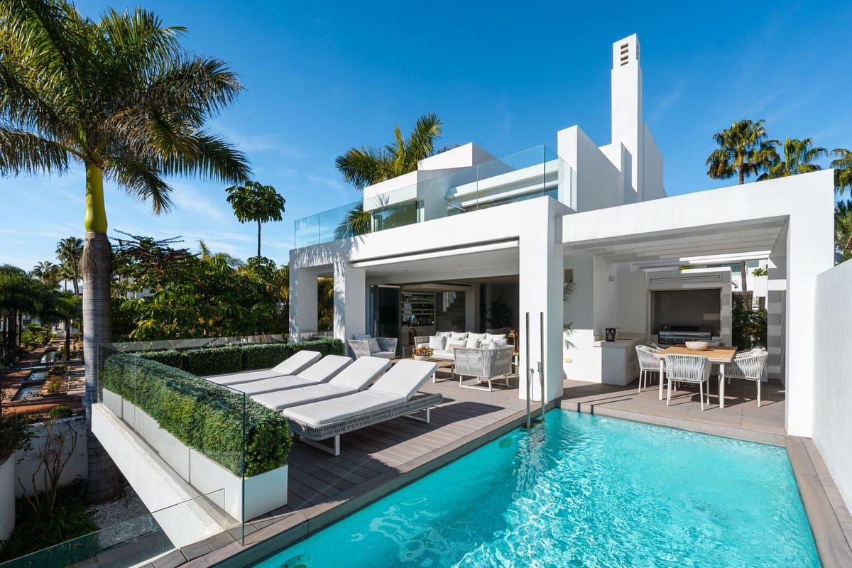 4 bedroom Semi-detached Villa for sale in Golden Mile - € 10,900,000 (Ref: 9850908)