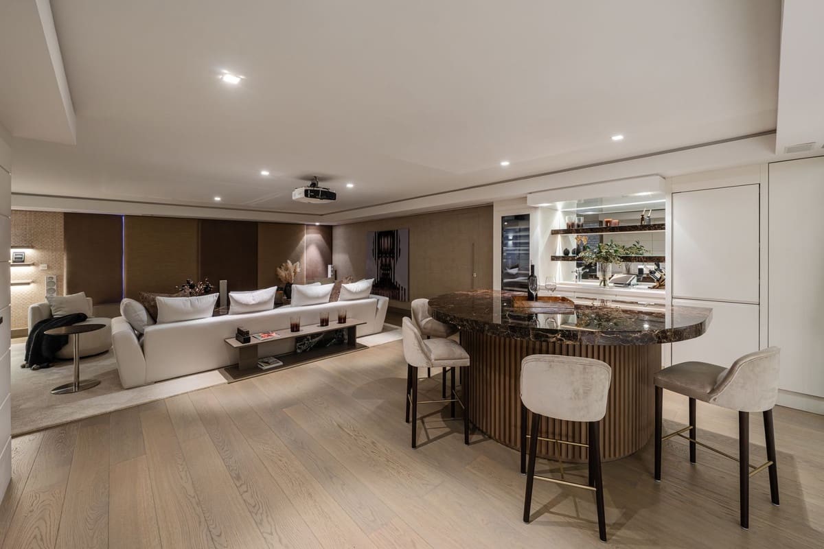 4 bedroom Semi-detached Villa for sale in Golden Mile - € 10,900,000 (Ref: 9850908)