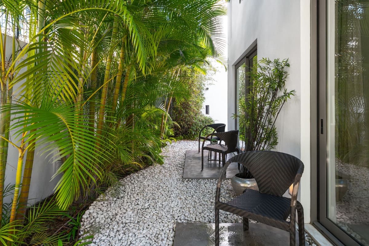 4 bedroom Semi-detached Villa for sale in Golden Mile - € 10,900,000 (Ref: 9850908)