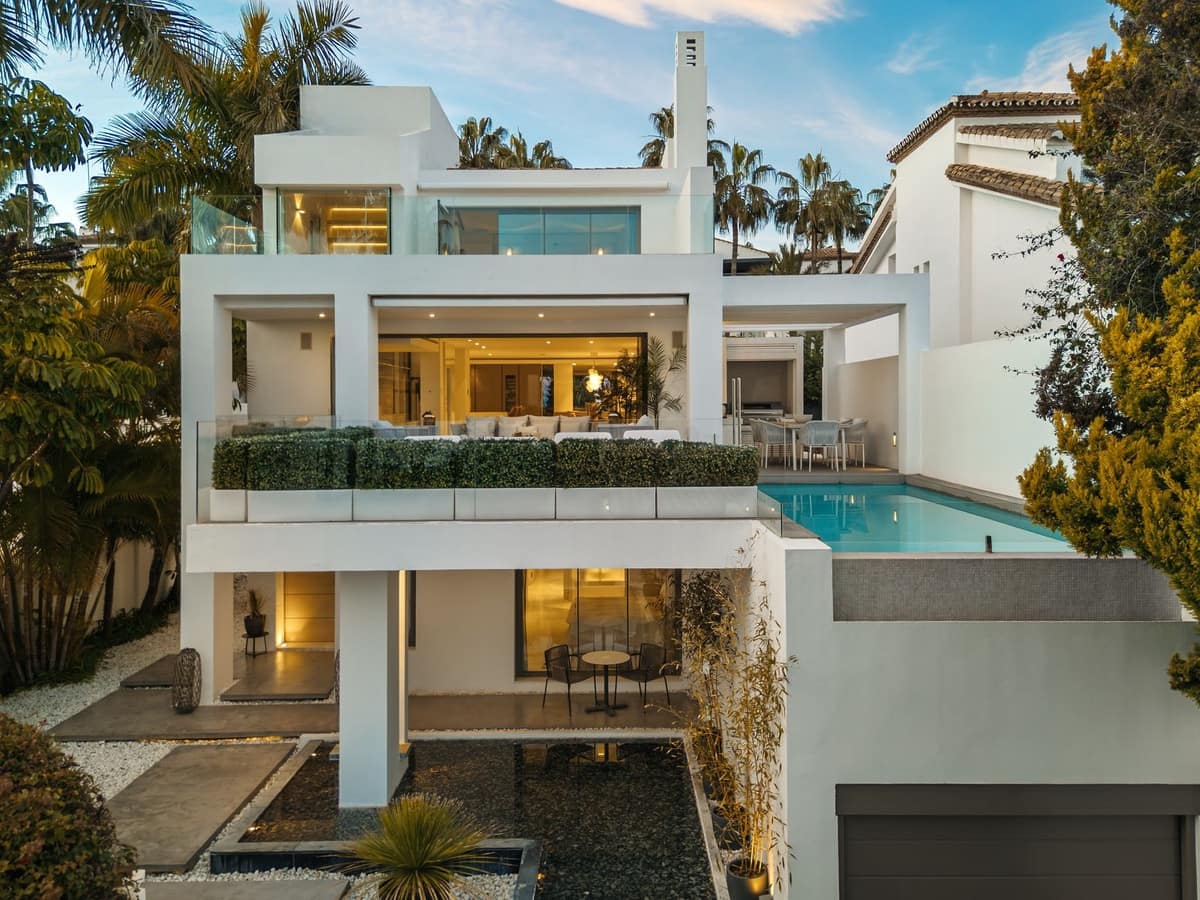 4 bedroom Semi-detached Villa for sale in Golden Mile - € 10,900,000 (Ref: 9850908)
