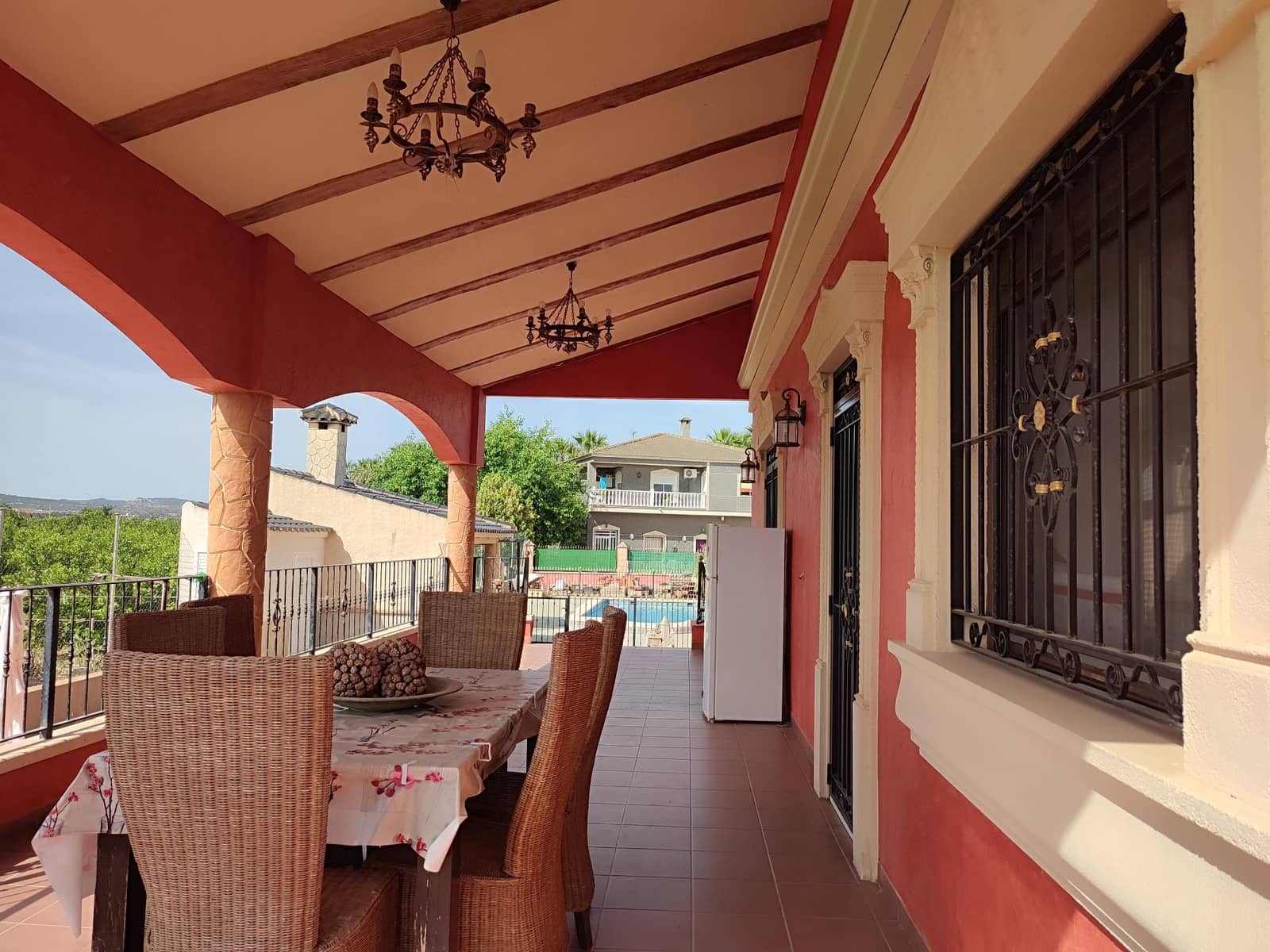 4 sypialnia Willa na sprzedaż w La Campaneta z basenem garażem - 450 000 € (Ref: 6917414)