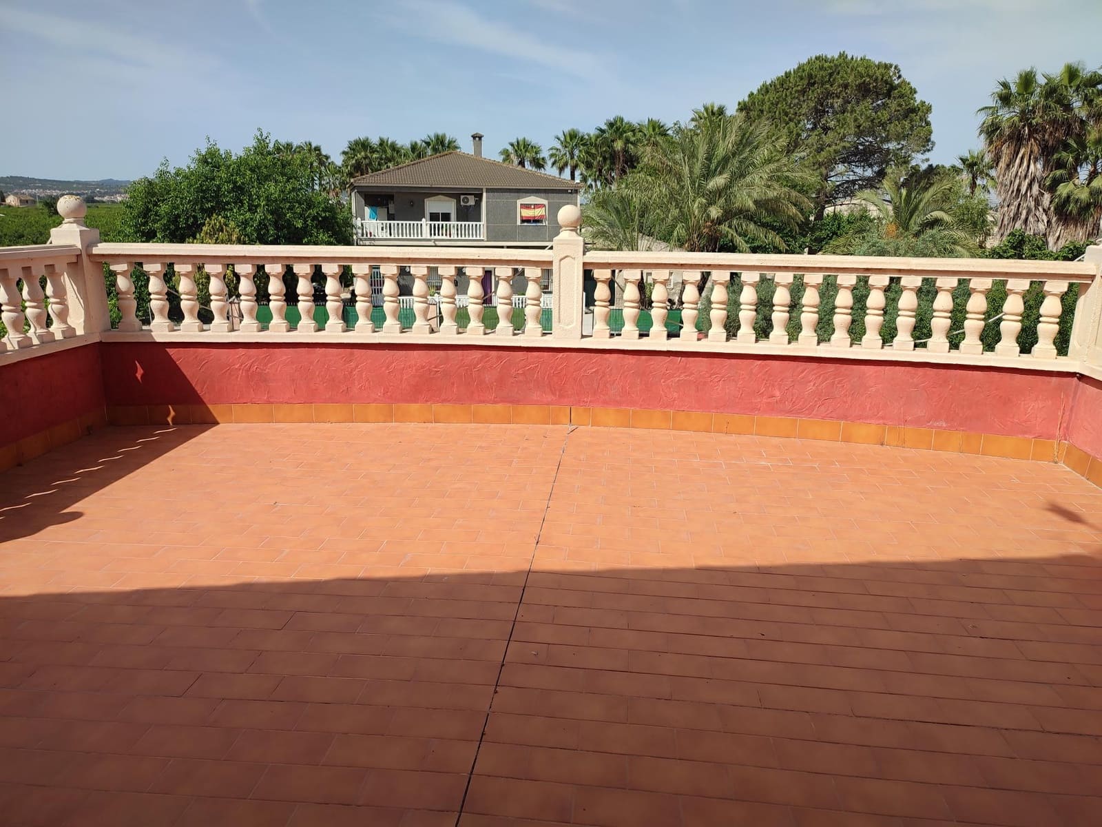 4 sypialnia Willa na sprzedaż w La Campaneta z basenem garażem - 450 000 € (Ref: 6917414)