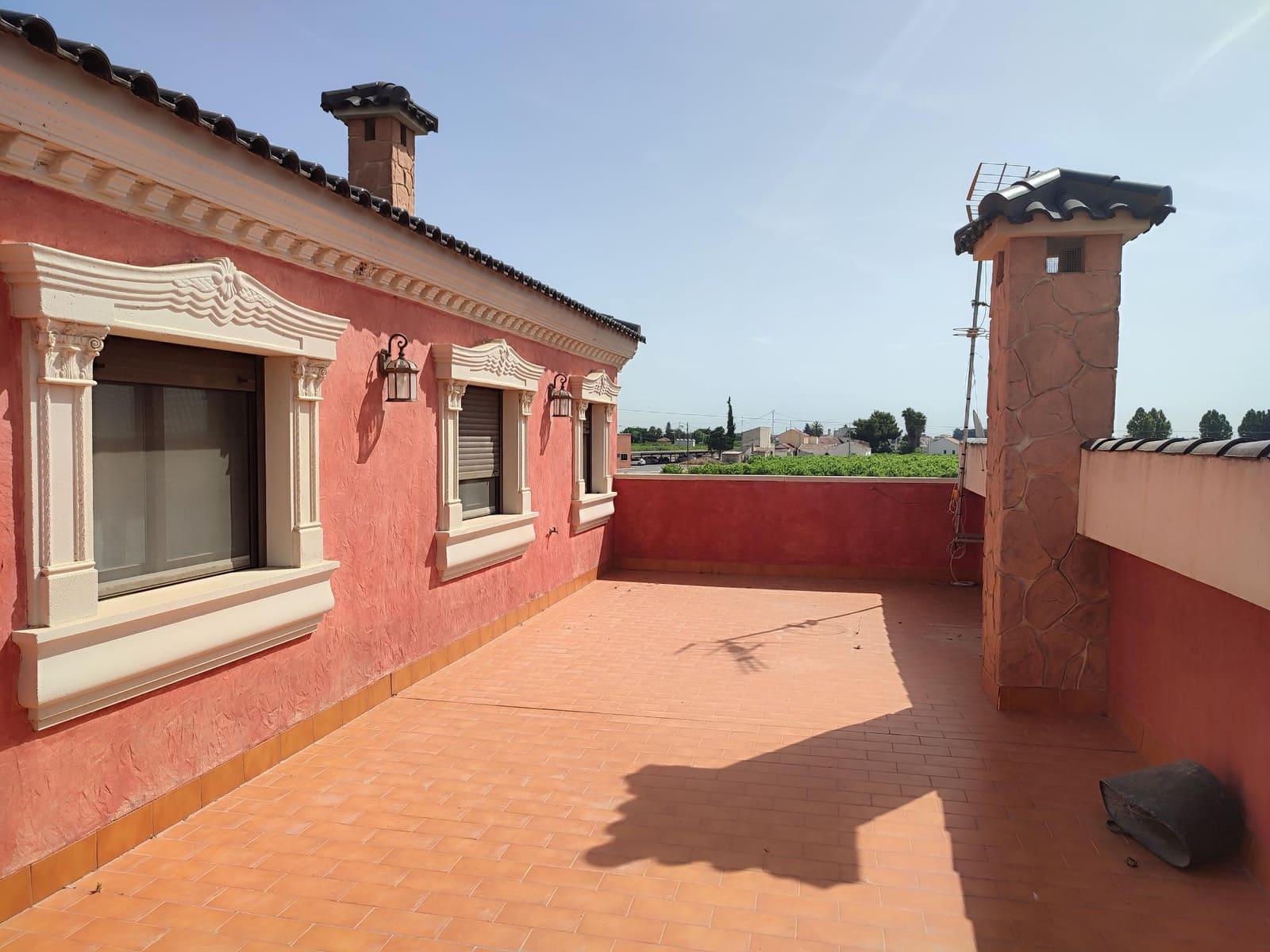 4 sypialnia Willa na sprzedaż w La Campaneta z basenem garażem - 450 000 € (Ref: 6917414)