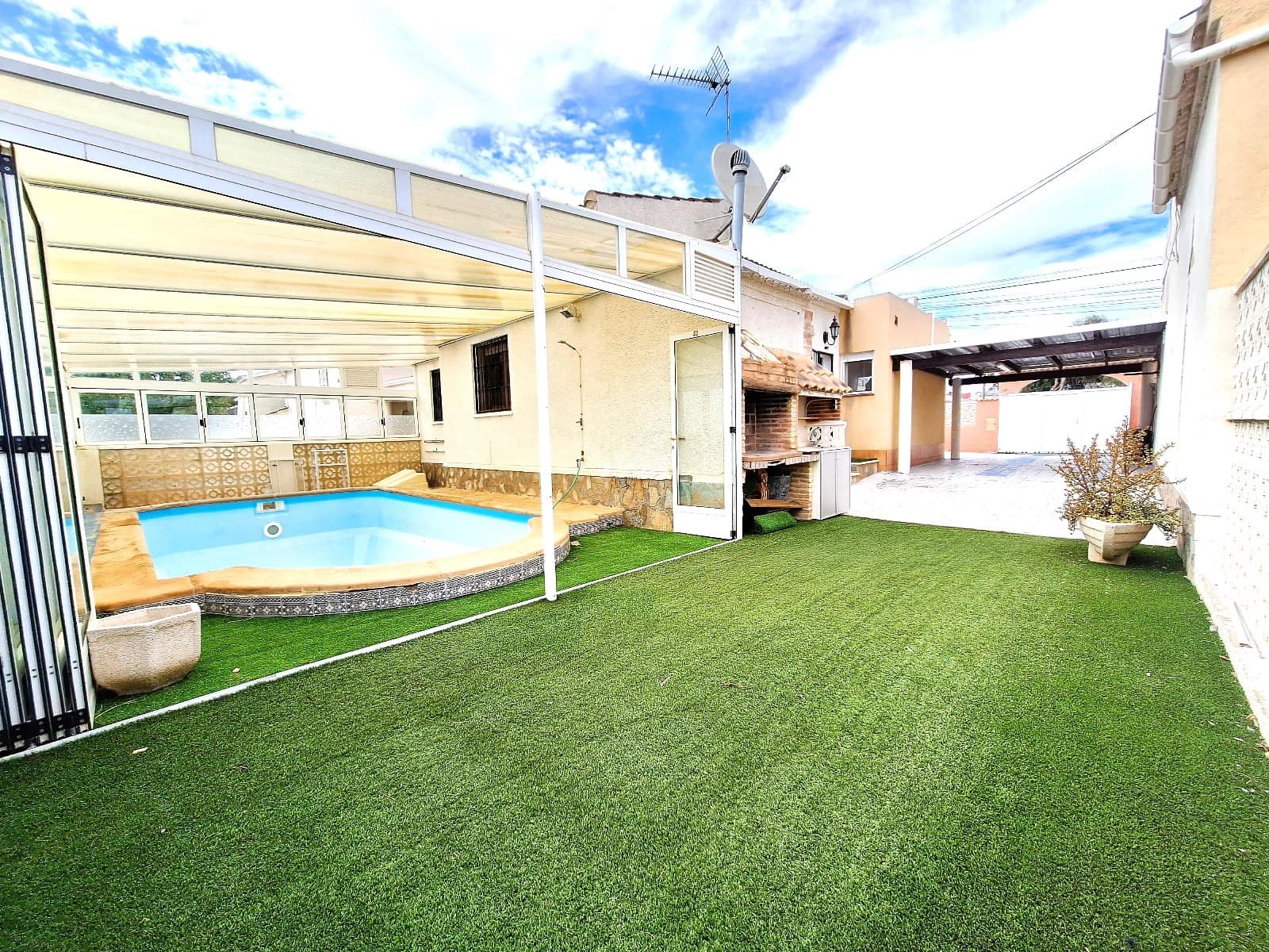 3 bedroom Villa for sale in Torrevieja with pool garage - € 248,000 (Ref: 8397172)
