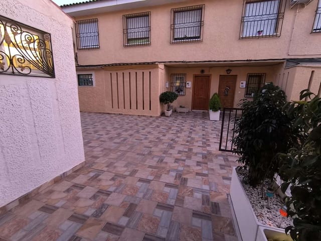 4 soveværelse Byhus til salg i Desamparados - Hurchillo - Torremendo, Orihuela - € 128.000 (Ref: 8756650)
