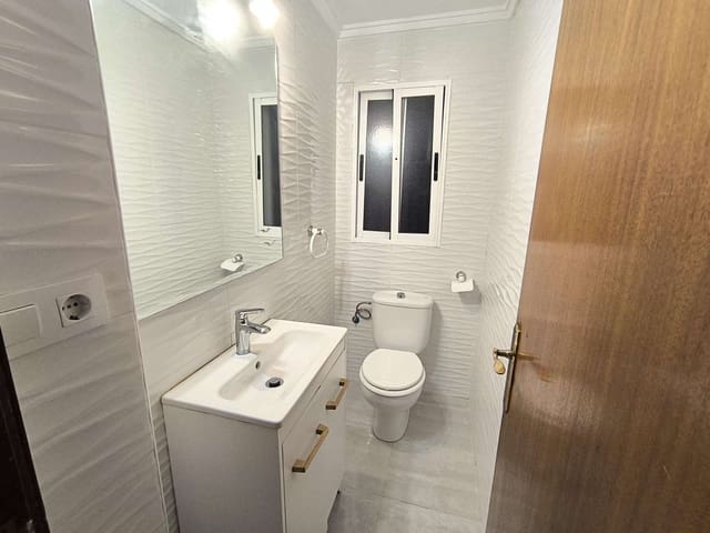 4 soveværelse Byhus til salg i Desamparados - Hurchillo - Torremendo, Orihuela - € 128.000 (Ref: 8756650)