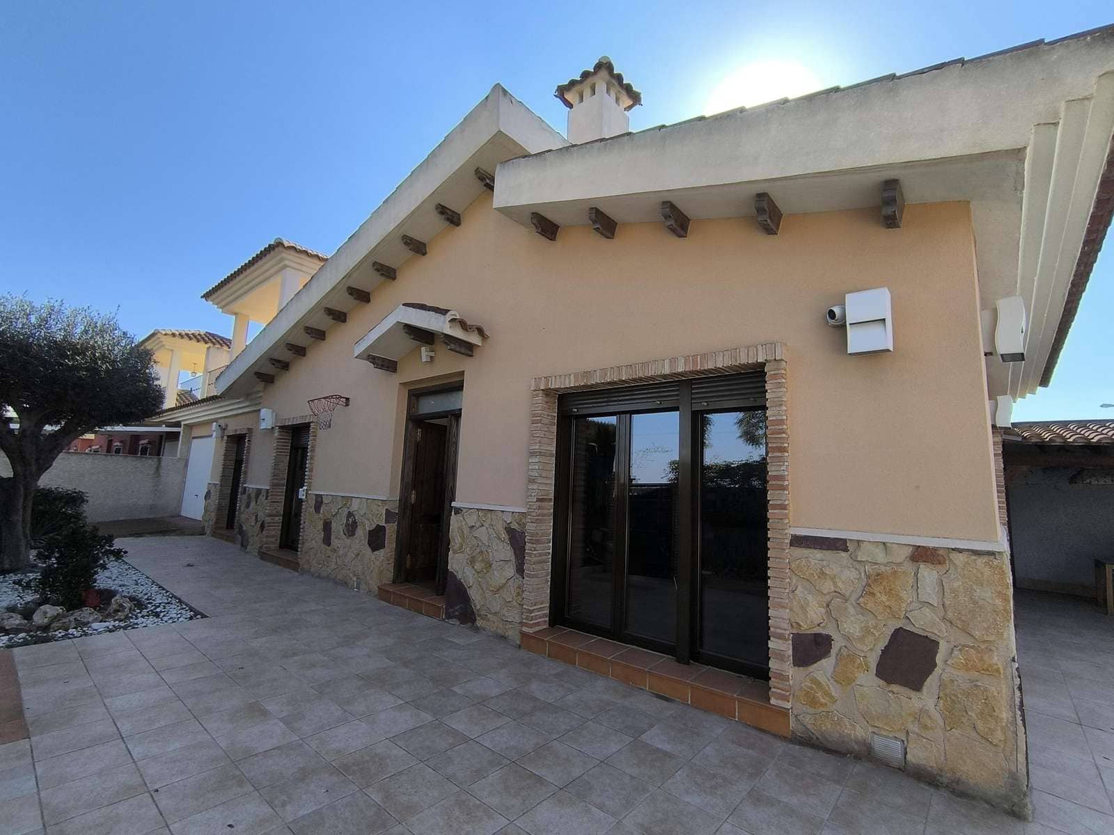 3 slaapkamer Villa te koop in Bigastro met zwembad garage - € 300.000 (Ref: 8802976)