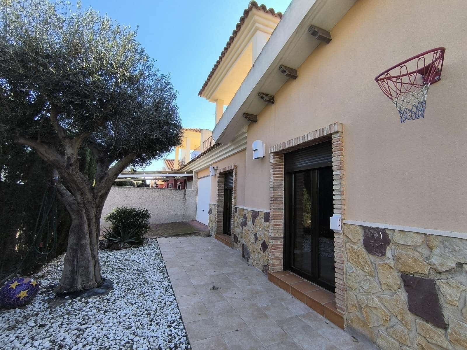 3 slaapkamer Villa te koop in Bigastro met zwembad garage - € 300.000 (Ref: 8802976)