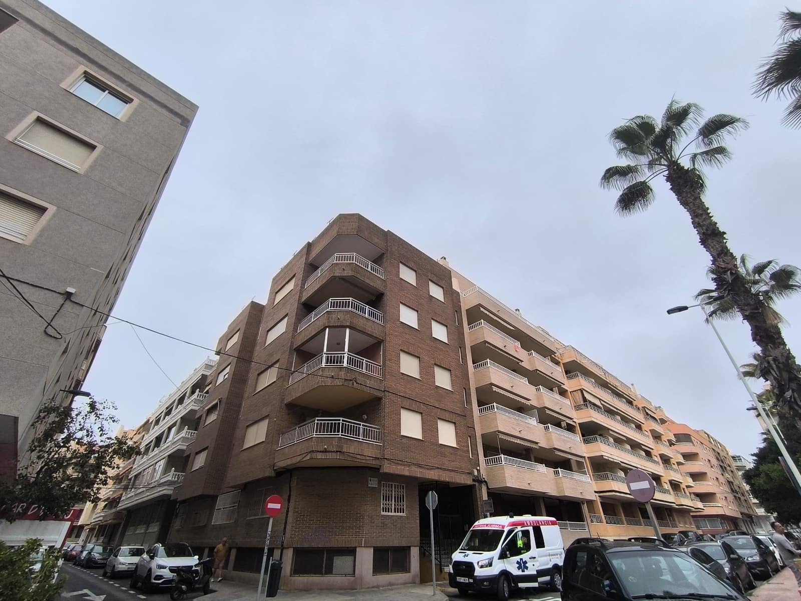 3 bedroom Beach Apartment for sale in Torrevieja - € 170,000 (Ref: 8875876)