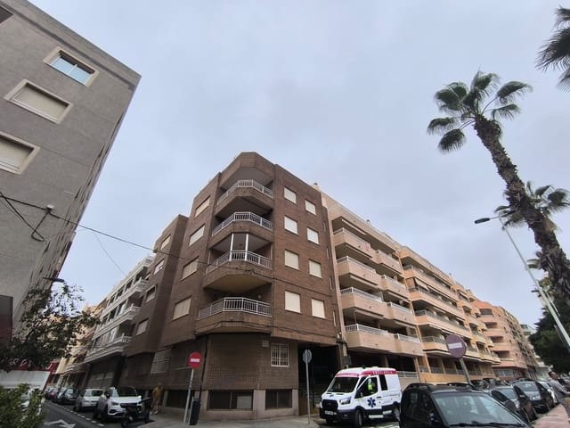 3 bedroom Beach Apartment for sale in Las Piscinas Naturales, Torrevieja - € 170,000 (Ref: 8875876)