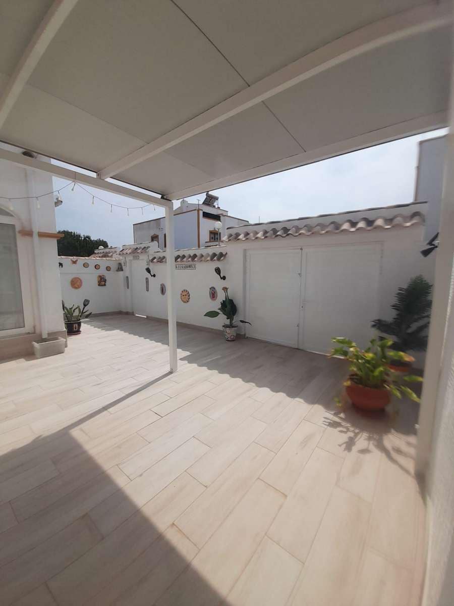 3 soveværelse Bungalow til salg i Entre Naranjos med swimmingpool garage - € 180.000 (Ref: 9061452)