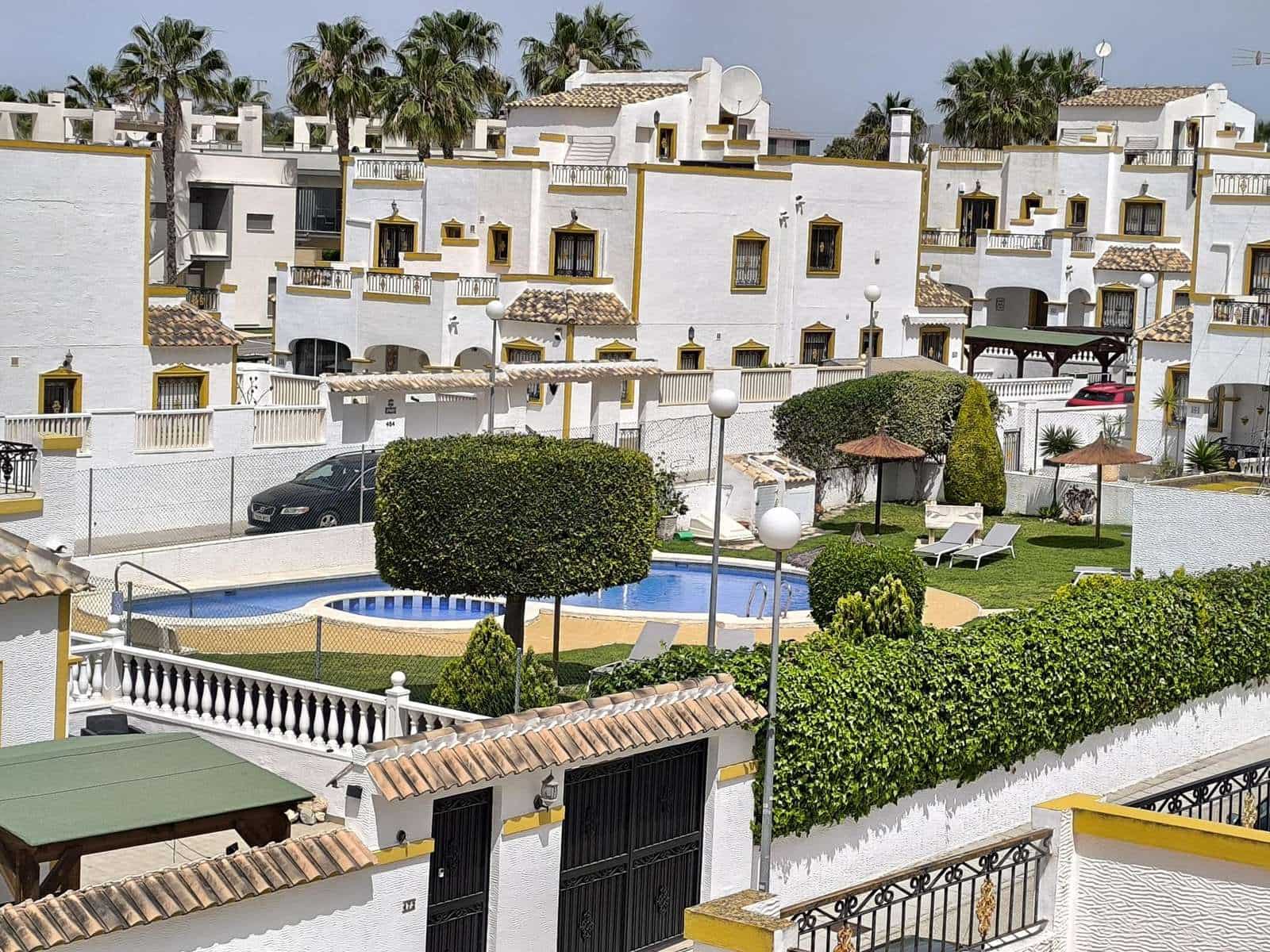 3 soveværelse Bungalow til salg i Entre Naranjos med swimmingpool garage - € 180.000 (Ref: 9061452)