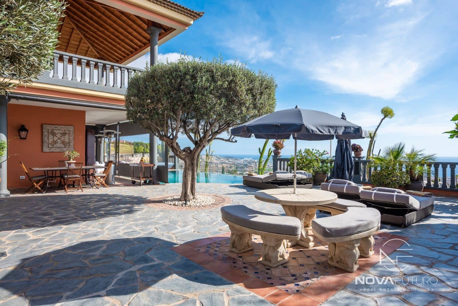 4 soverom Villa til salgs i Adeje med svømmebasseng garasje - € 3 690 000 (Ref: 6781552)