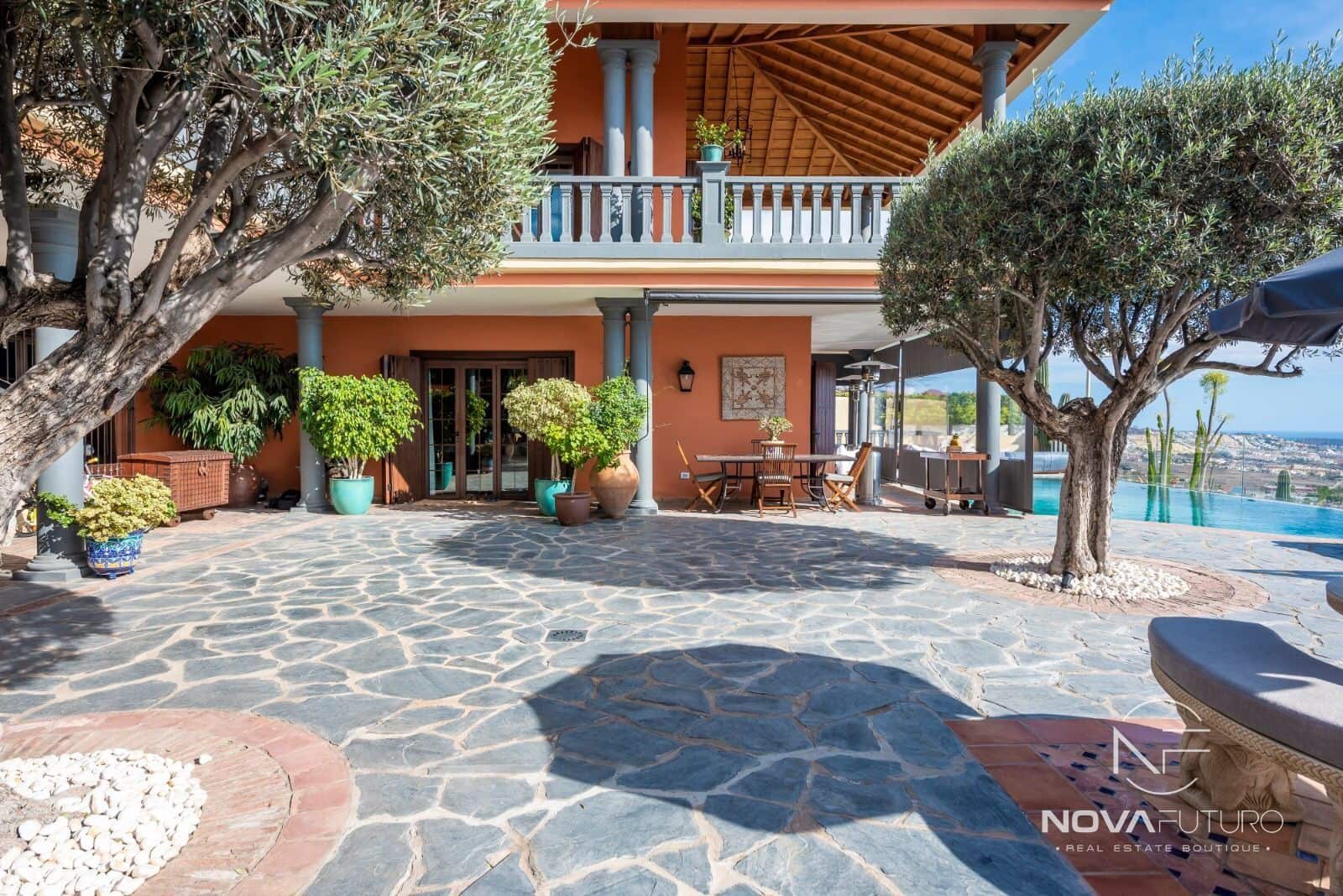 4 soverom Villa til salgs i Adeje med svømmebasseng garasje - € 3 690 000 (Ref: 6781552)