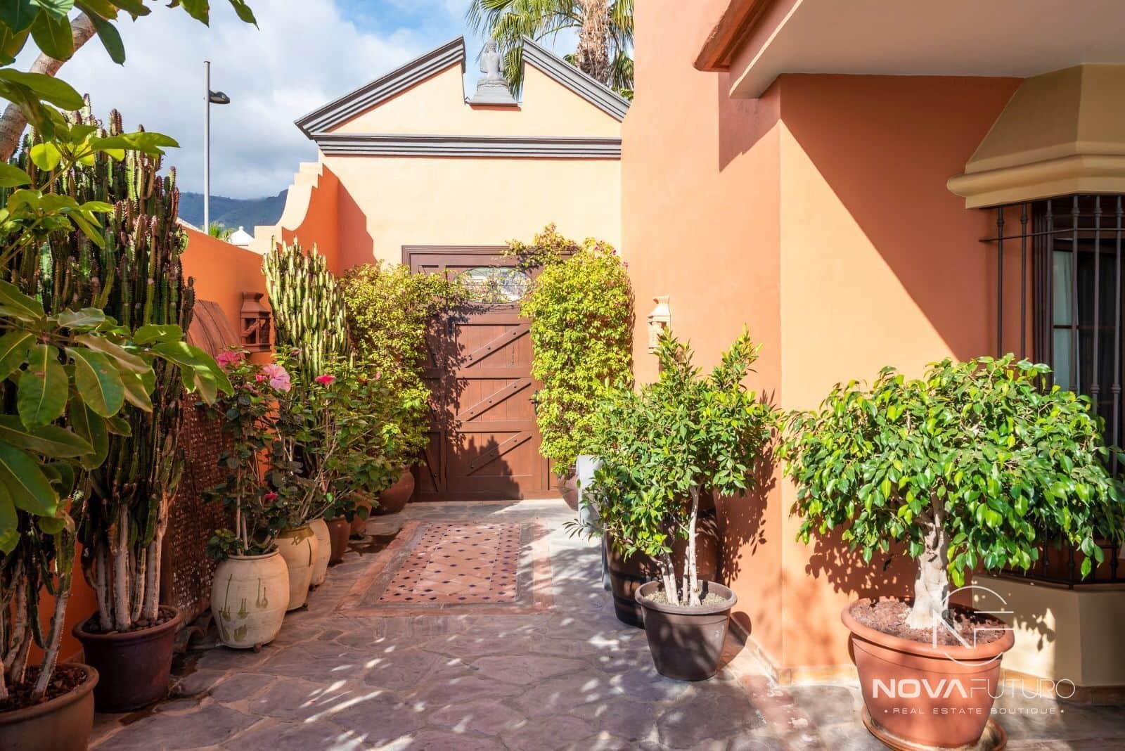 4 soverom Villa til salgs i Adeje med svømmebasseng garasje - € 3 690 000 (Ref: 6781552)