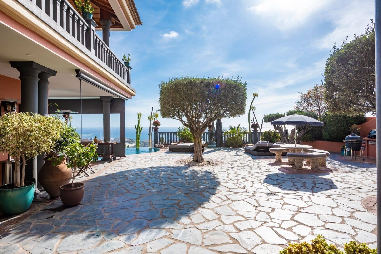 4 soverom Villa til salgs i Adeje med svømmebasseng garasje - € 3 690 000 (Ref: 6781552)