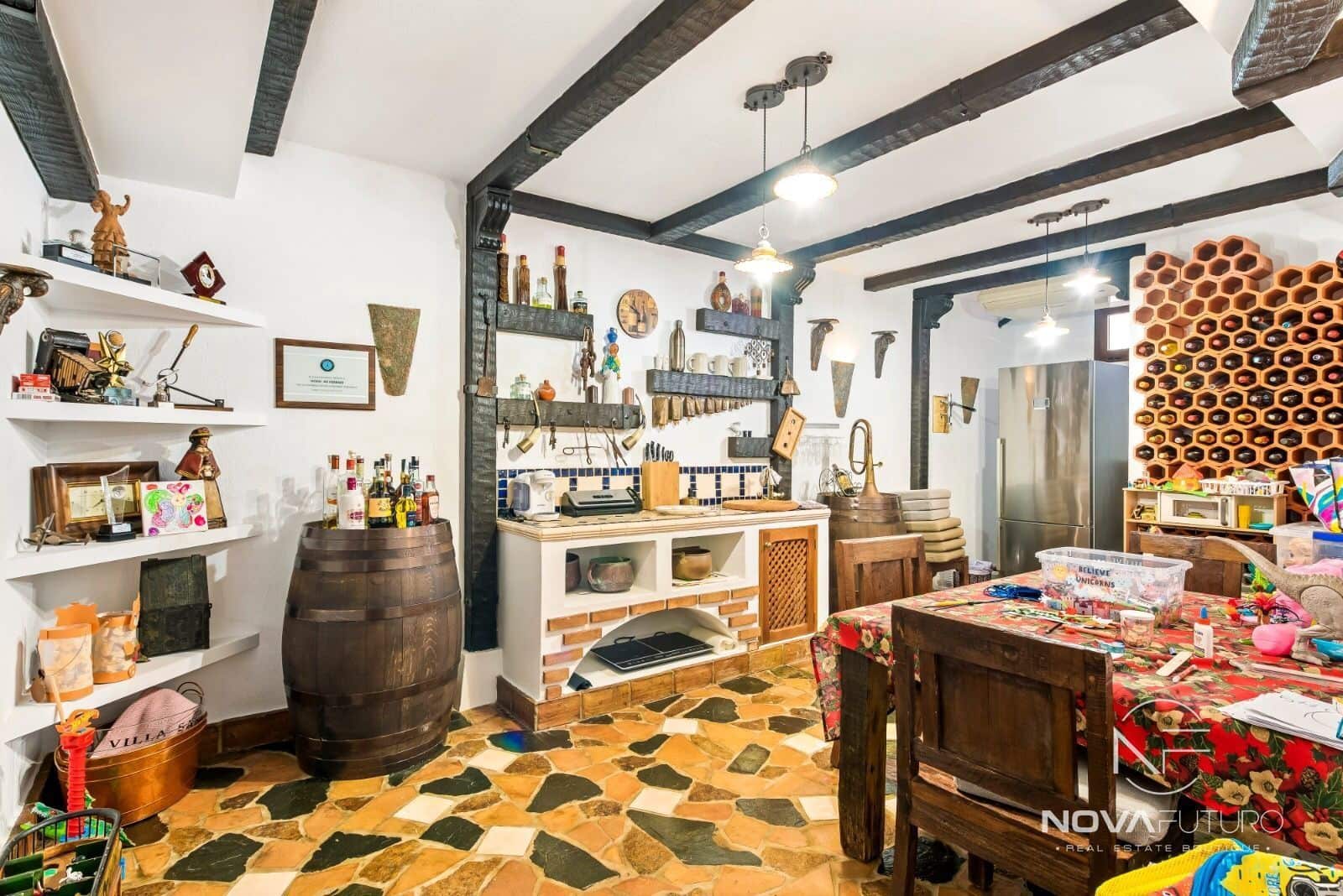 4 soverom Villa til salgs i Adeje med svømmebasseng garasje - € 3 690 000 (Ref: 6781552)