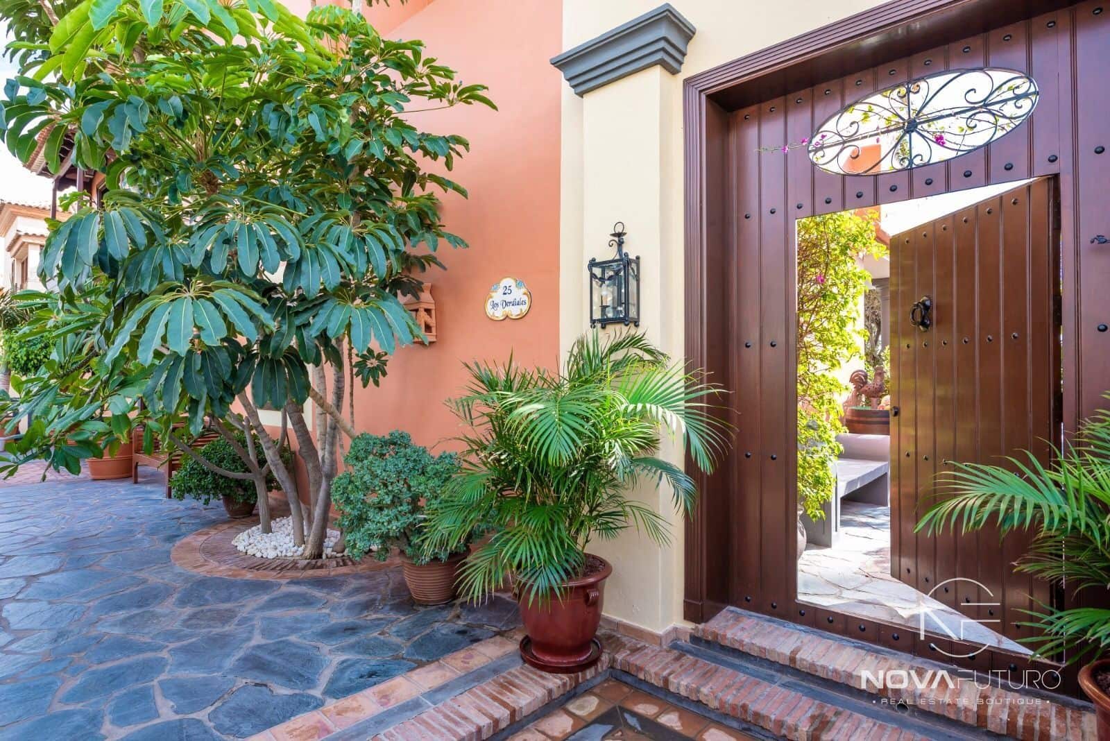 4 soverom Villa til salgs i Adeje med svømmebasseng garasje - € 3 690 000 (Ref: 6781552)