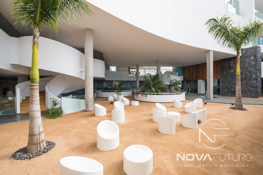 1 soveværelse Lejlighed til salg i Playa del Duque med swimmingpool - € 560.000 (Ref: 7562151)