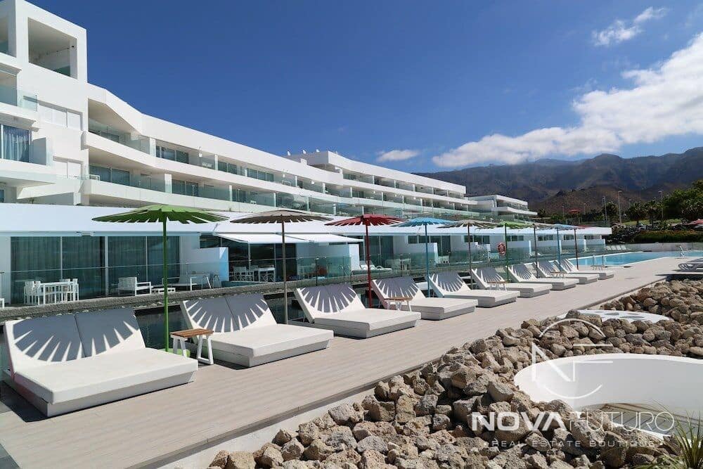 1 soveværelse Lejlighed til salg i Playa del Duque med swimmingpool - € 560.000 (Ref: 7562151)