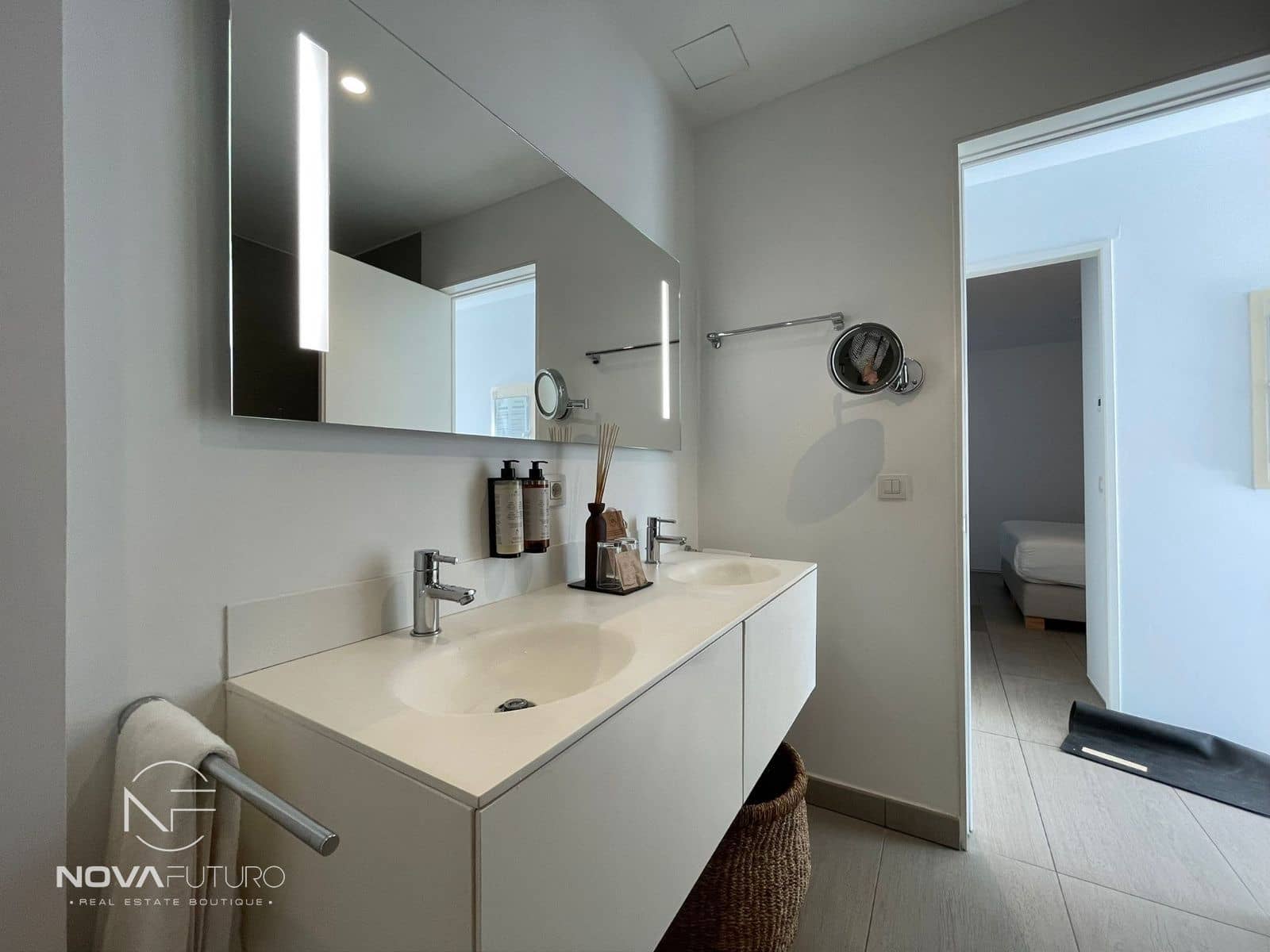 1 soveværelse Lejlighed til salg i Playa del Duque med swimmingpool - € 560.000 (Ref: 7562151)