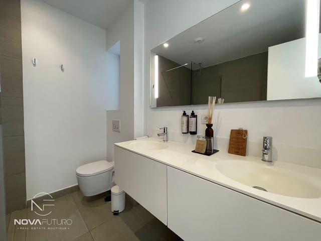 1 soverom Leilighet til salgs i Playa del Duque, Adeje med svømmebasseng - € 560 000 (Ref: 7562151)