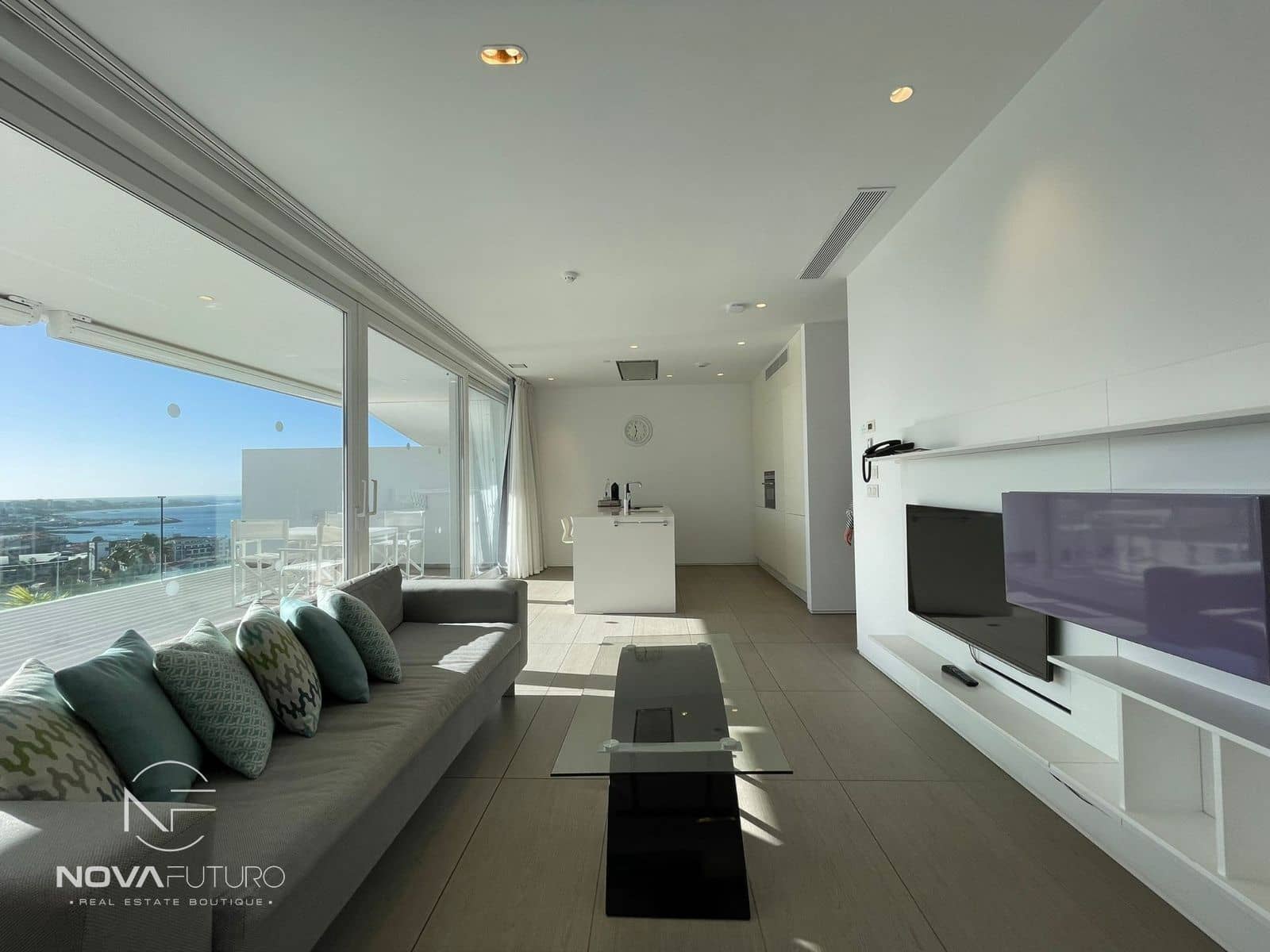 1 soveværelse Lejlighed til salg i Playa del Duque med swimmingpool - € 560.000 (Ref: 7562151)