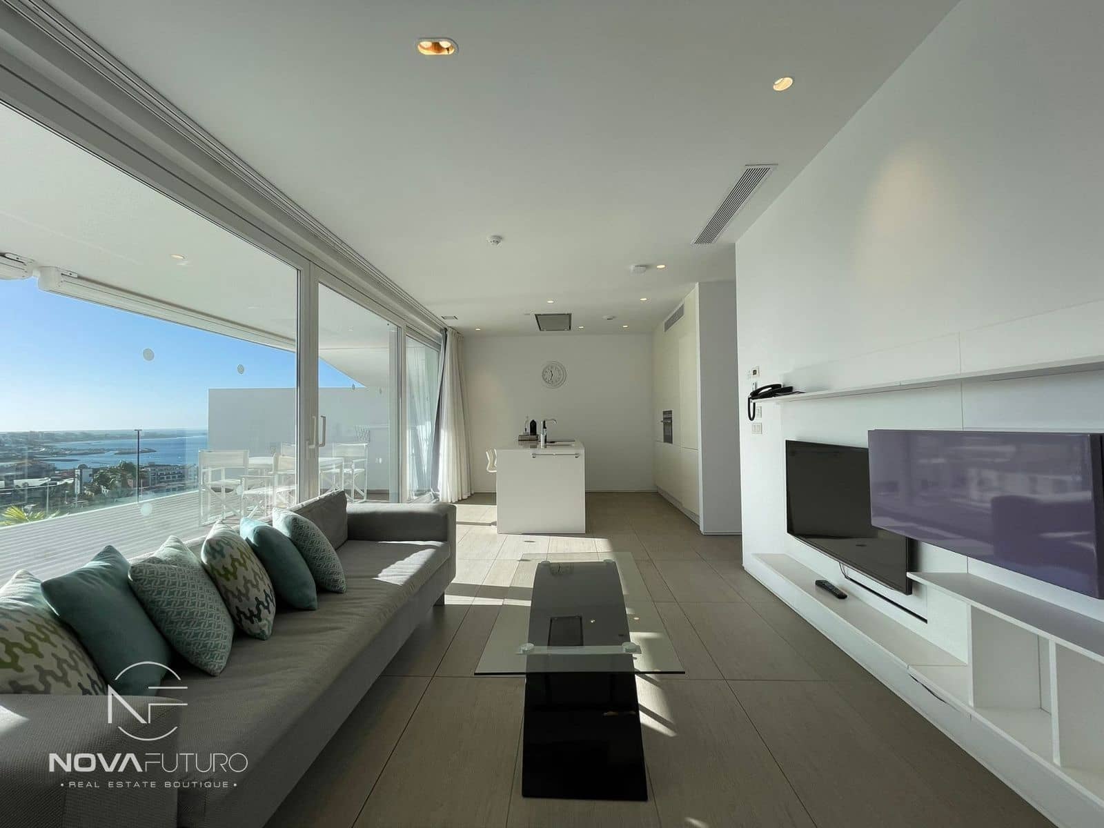 1 soveværelse Lejlighed til salg i Playa del Duque med swimmingpool - € 560.000 (Ref: 7562151)