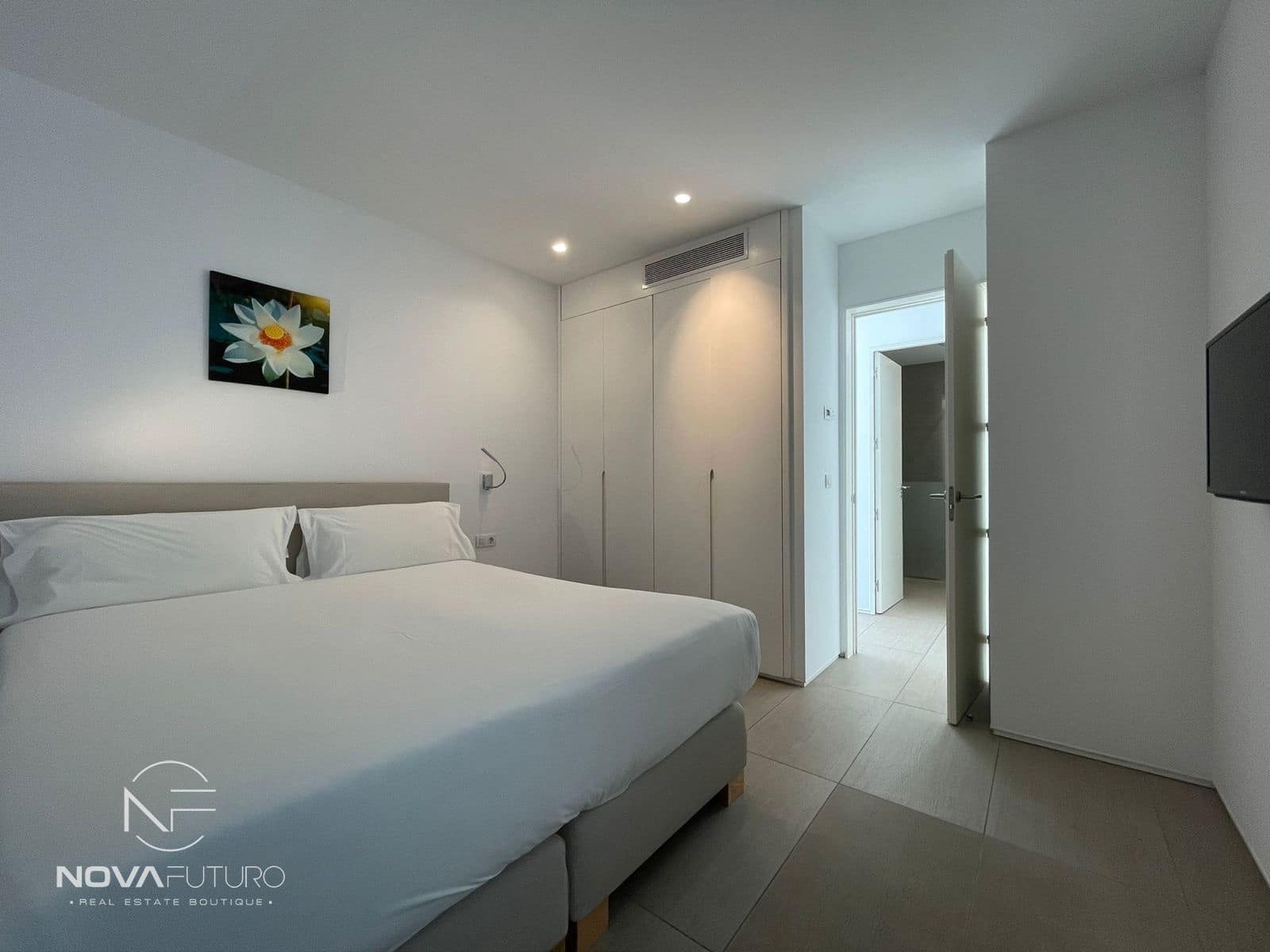 1 soveværelse Lejlighed til salg i Playa del Duque med swimmingpool - € 560.000 (Ref: 7562151)