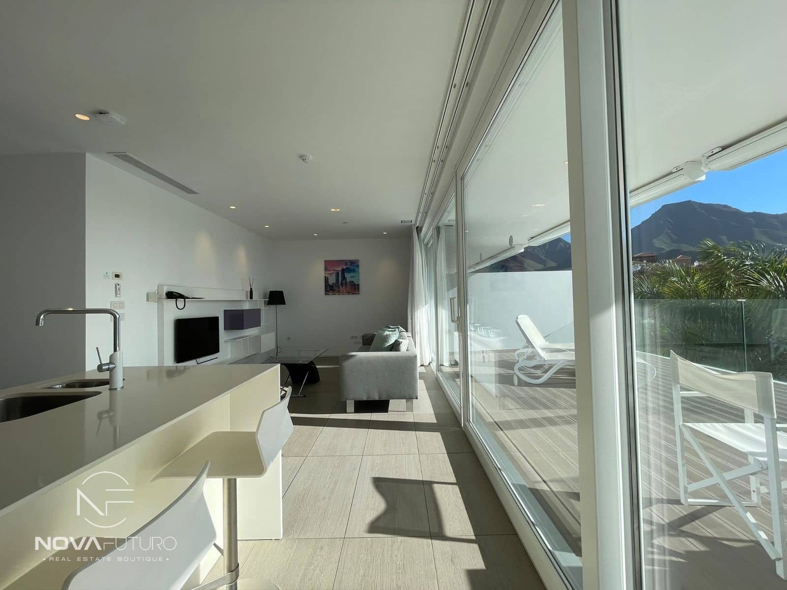 1 soveværelse Lejlighed til salg i Playa del Duque med swimmingpool - € 560.000 (Ref: 7562151)