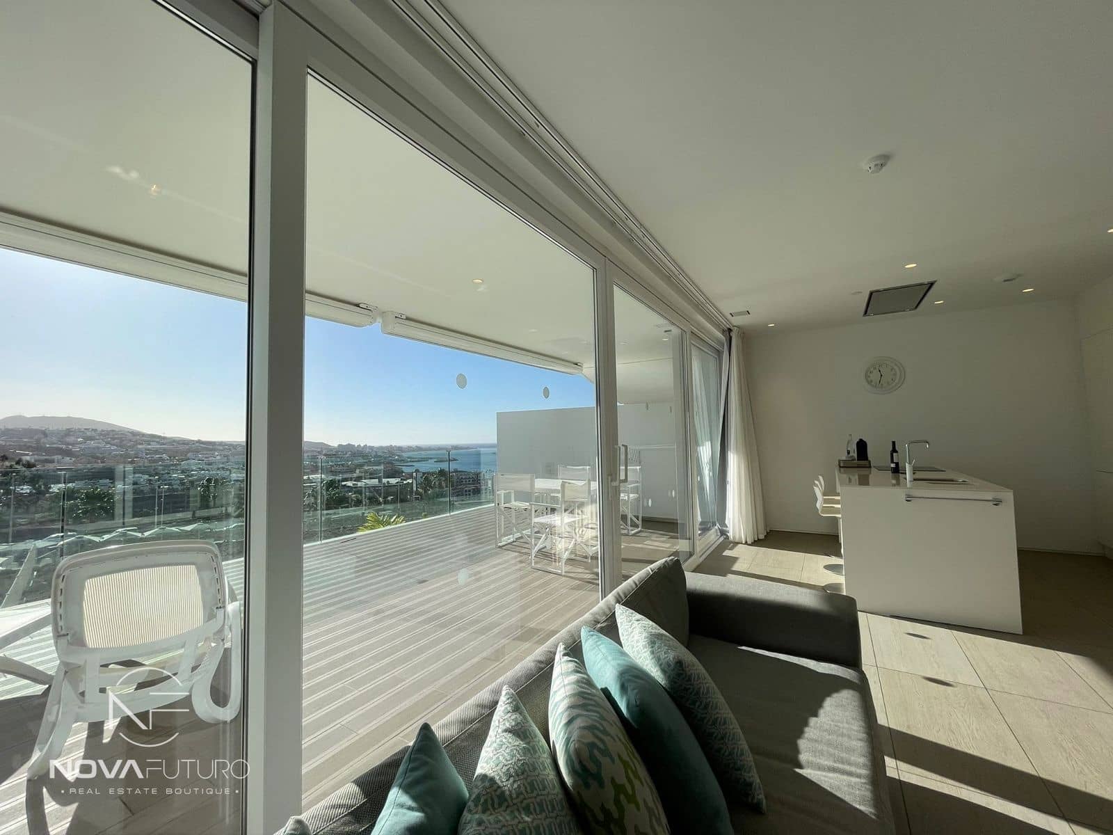 1 soveværelse Lejlighed til salg i Playa del Duque med swimmingpool - € 560.000 (Ref: 7562151)